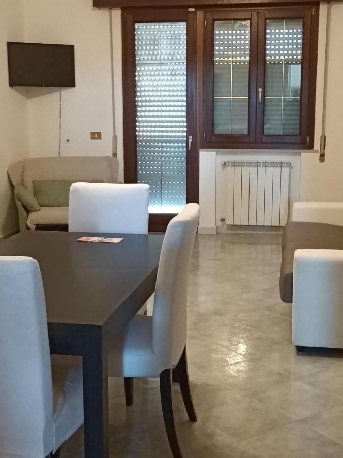 Modular King Suite - Intera Suite Vicino Aeroporto E Fiera Di Roma 菲乌米奇诺 外观 照片
