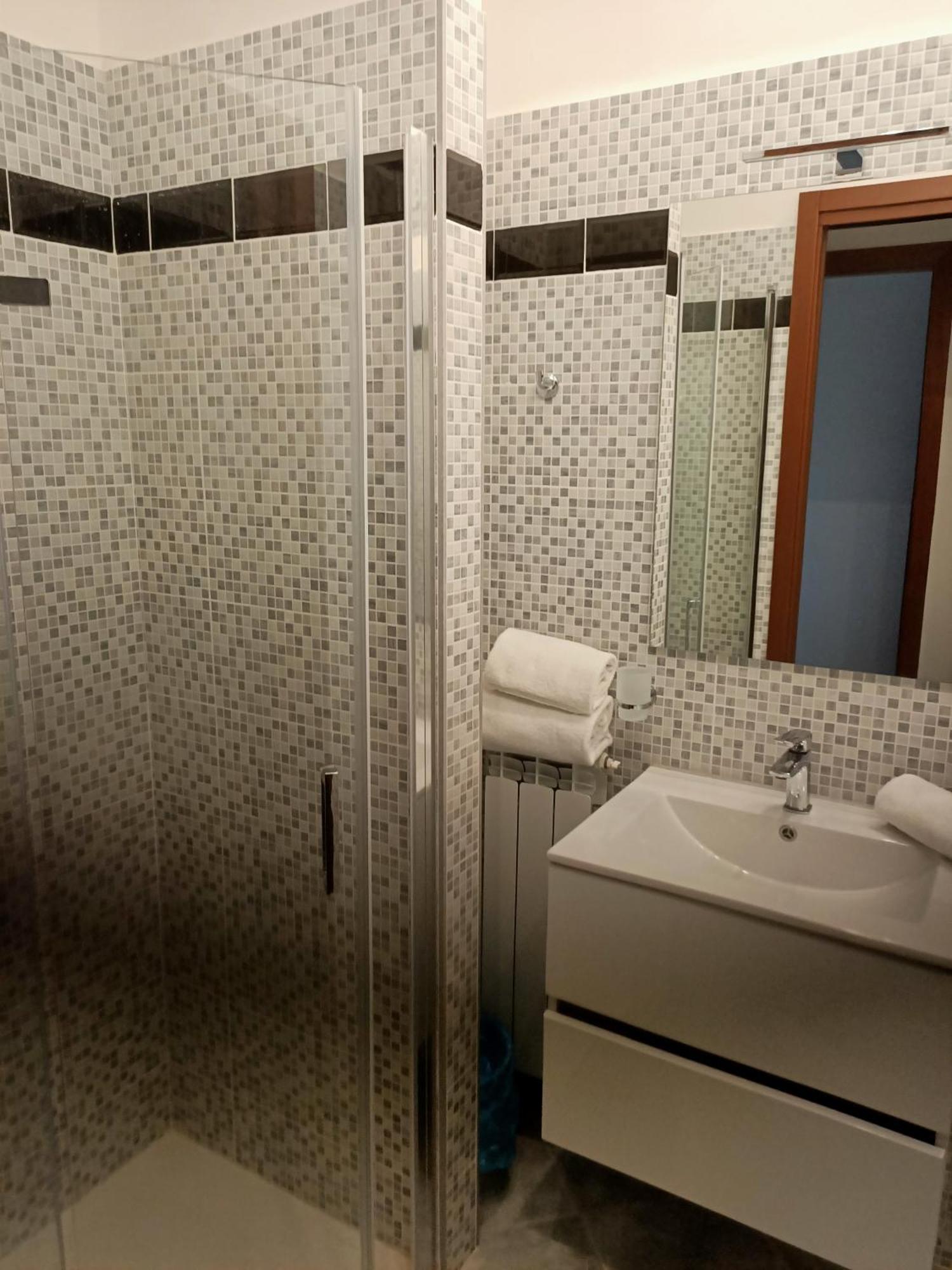 Modular King Suite - Intera Suite Vicino Aeroporto E Fiera Di Roma 菲乌米奇诺 外观 照片